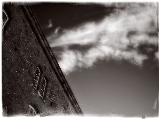 En blå himmel over Oscarsborg festning